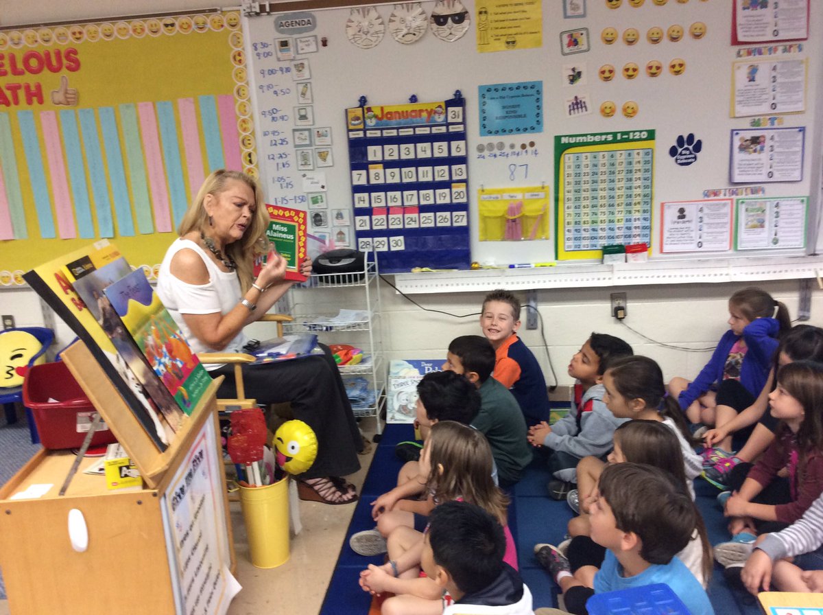 MrsPacettiBCE's tweet photo. We ❤️ reading! Thank you Mrs. Charles for reading to our class this morning! @BCEBobcat @MrsPedersen1 https://t.co/J0ZeS1ppAd