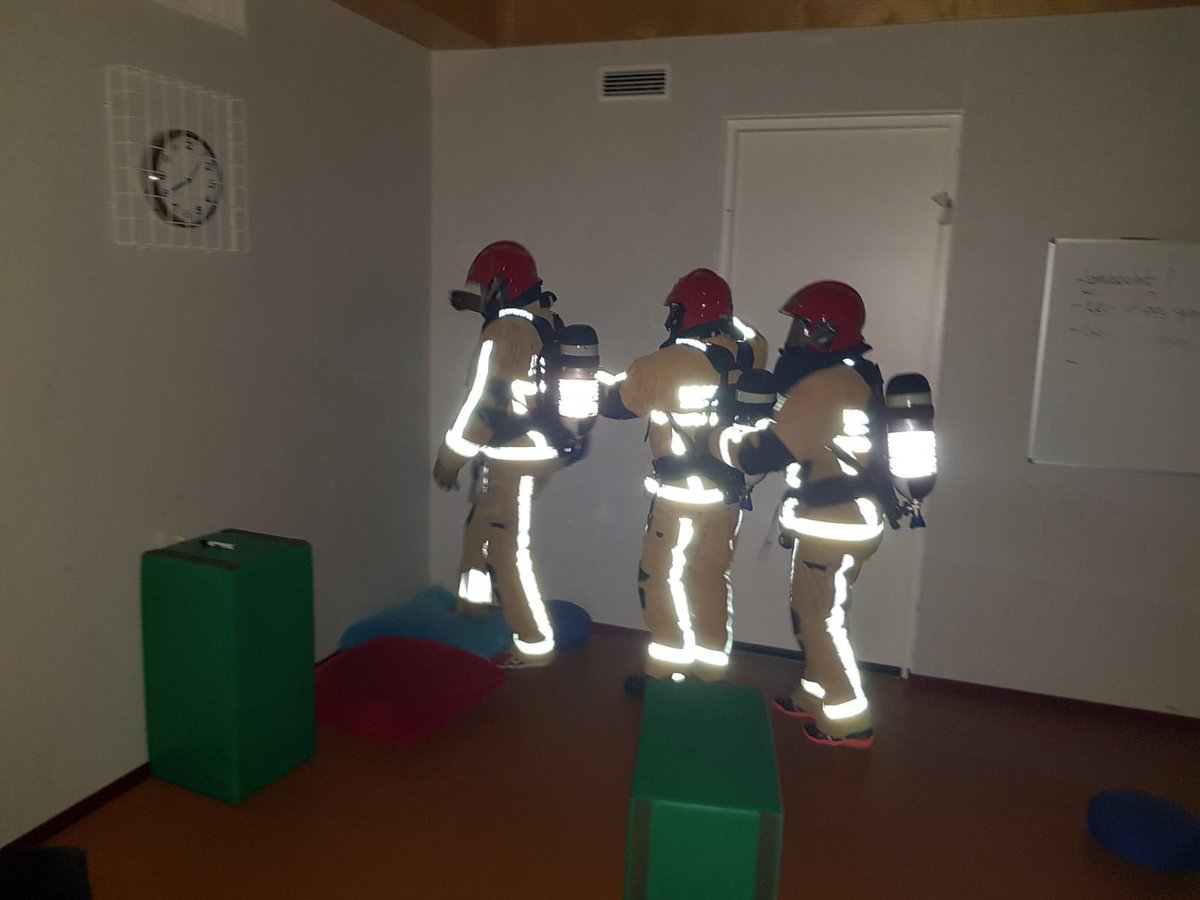 Gisterenavond meegedaan met de wekelijkse oefenavond van onze fantastische brandweerploeg. Veel respect voor onze vrouwen en mannen van Kazerne Diemen! facebook.com/burgemeesterer…