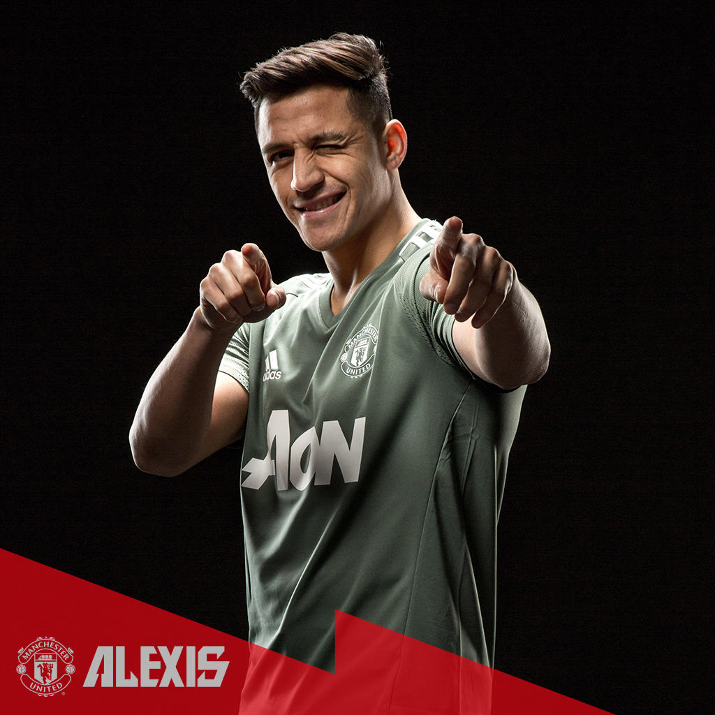 Cr7galaxy7's tweet photo. He already looks so happy 😄😉 I am very excited for him to be apart of our already amazing team. He is a beautiful addition!!!! #Alexis7 #AlexIsRed https://t.co/H3sdVr4b5x