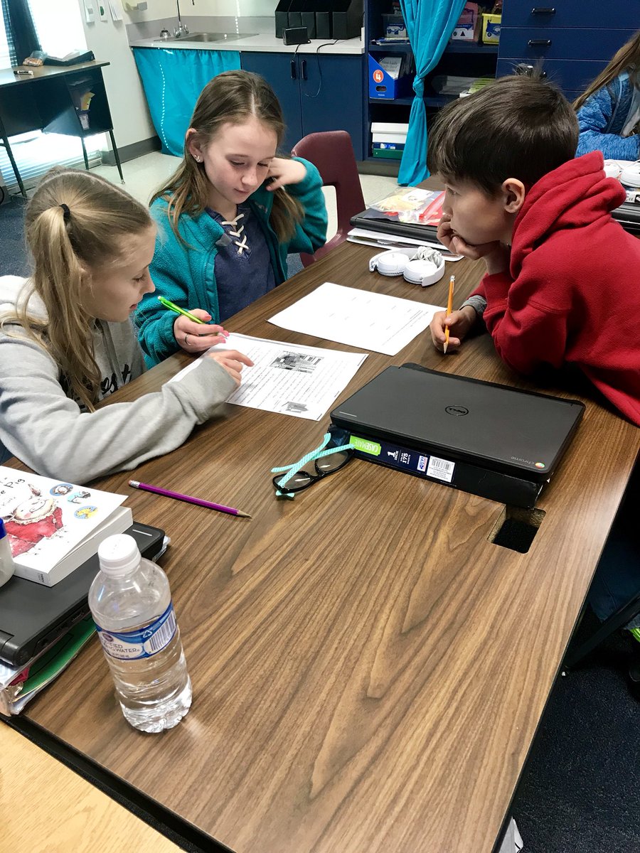 Synergizing while looking for writing corrections! <a href="/7HillsNISD/">7Hills Elementary</a> #7HillsLEADS #fabulous4th #4thgradersLEAD