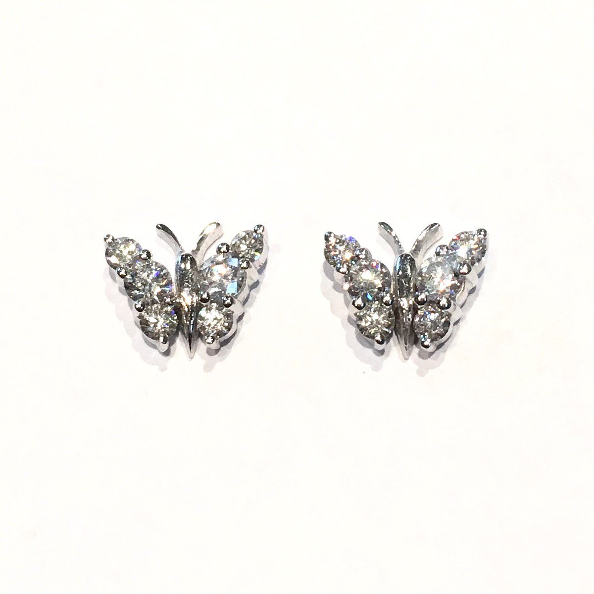 #Pretty #diamond #butterfly #earrings to brighten up this dreary day ✨
These pretty little earrings are available in two sizes 🦋