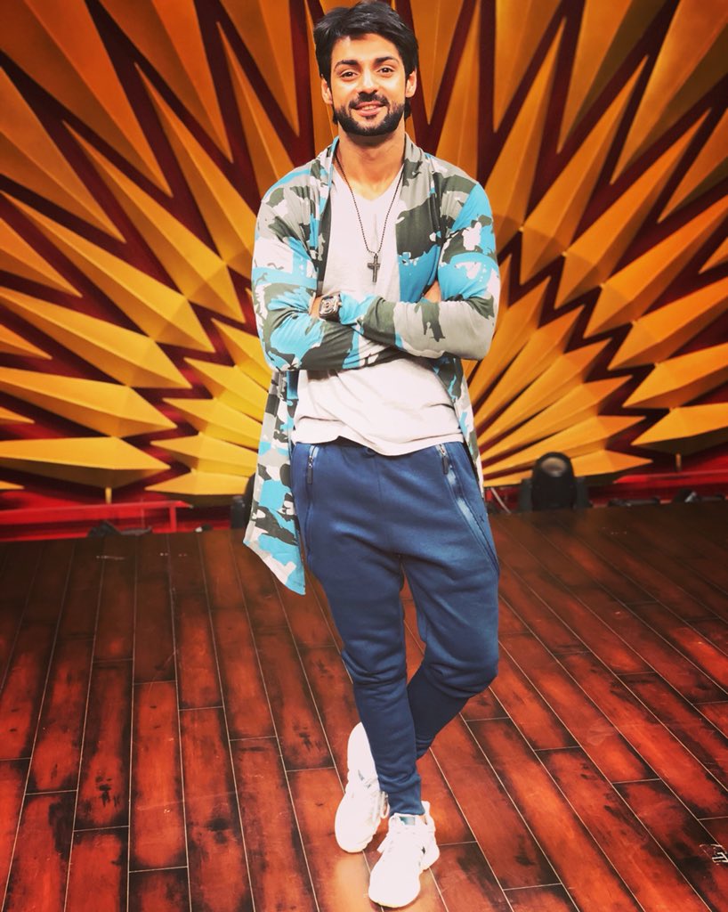 #superstarskipathshala 
This job is some serious Fun...
Thankyou 

<a href="/bhavenarang/">bhave narang</a> <a href="/aombray/">Aombray</a> <a href="/StarPlus/">StarPlus</a>  endemol