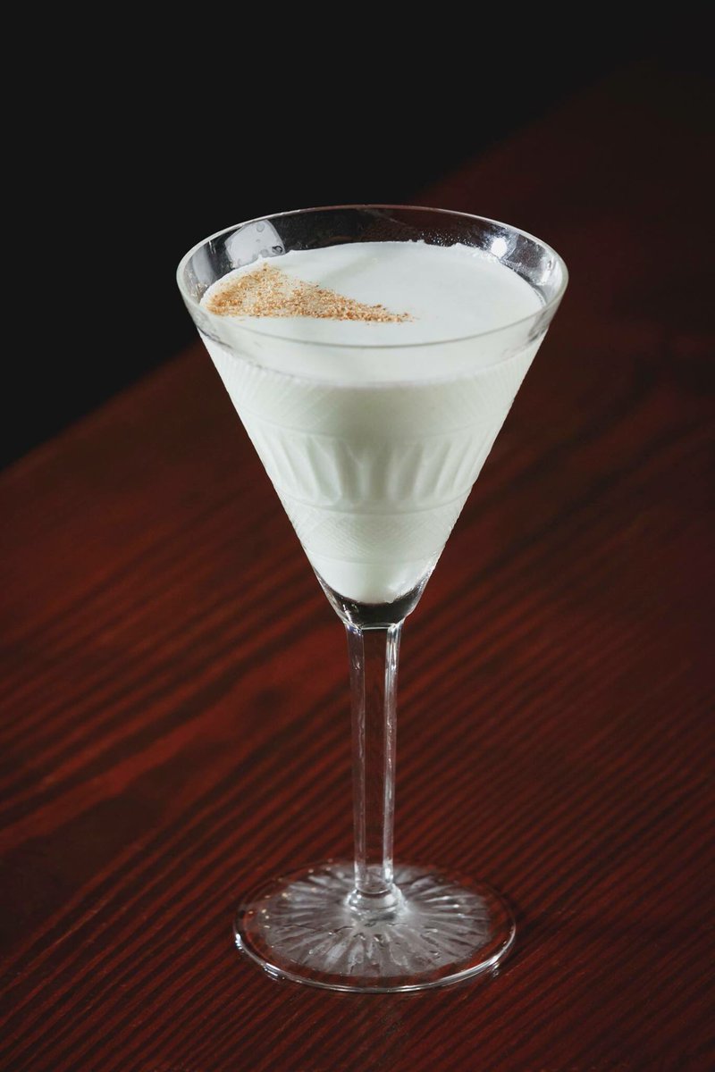 SanzCocktails's tweet photo. "Alexander´s Mother"

1 1/2 oz gin
1/2 oz #Nordpol cinnamon liqueur
1/4 oz #Sanz peppermint syrup
3/4 oz cream 
Cheers! 
#Cocktail #JarabesSanz #Surup #cocteleria #barman #bartender #mixologia #mixology #Bar #liquor https://t.co/wg1eXuCI9r