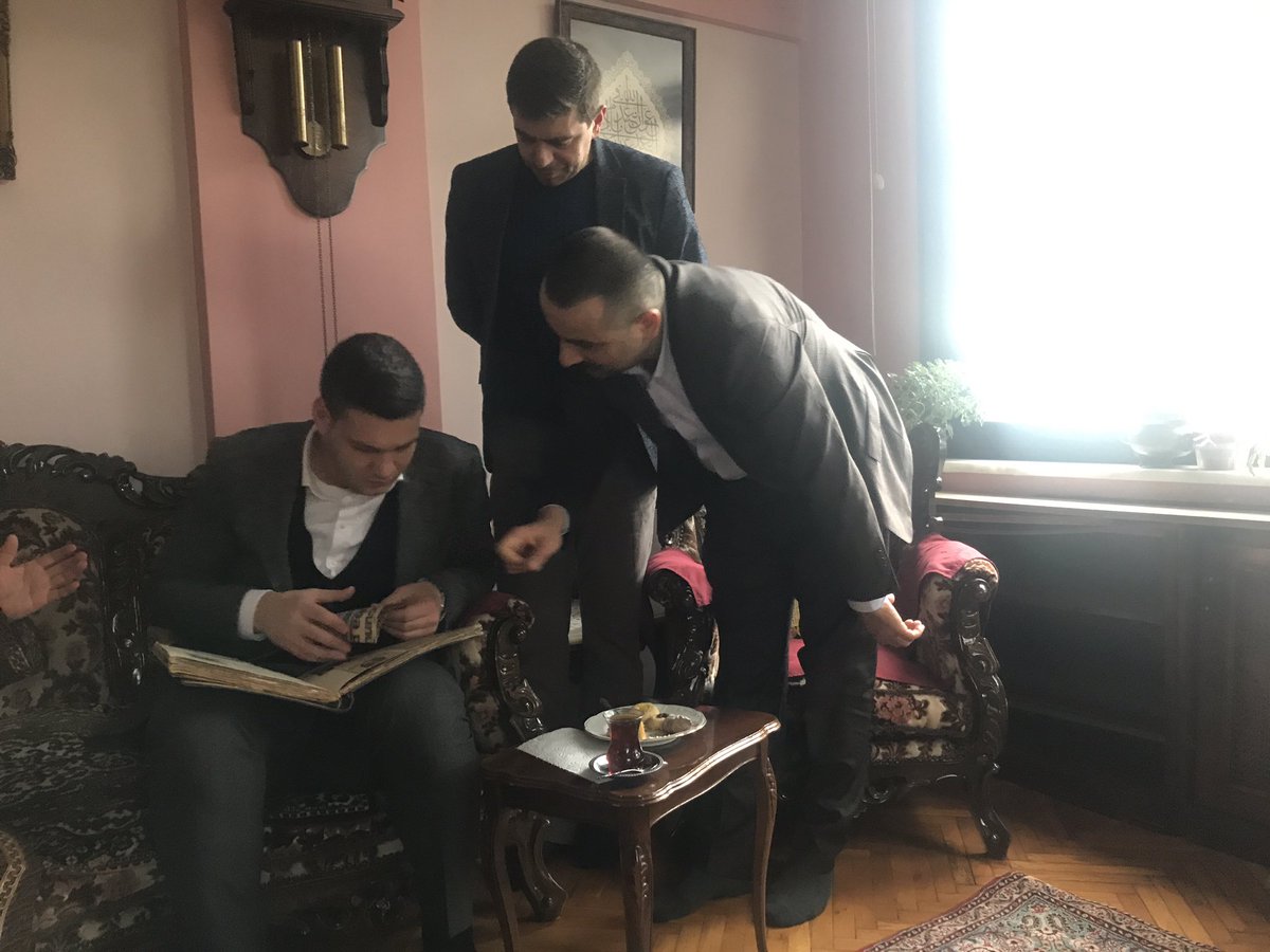 kazimerdiaktunc's tweet photo. Tüm Ülkücü gençlerin annesi,  Rahmetli Başbuğumuzun yol arkadaşı, Gülendam Aslan annemizi ziyaret edip Başbuğumuzun doğumunun 100. Yılı vesilesiyle hazırlanan kitabı hediye ettik. Gülendam annenin evi Milliyetçi Ülkücü Hareketin tarihiyle dolu... https://t.co/Z0F68BLoYI