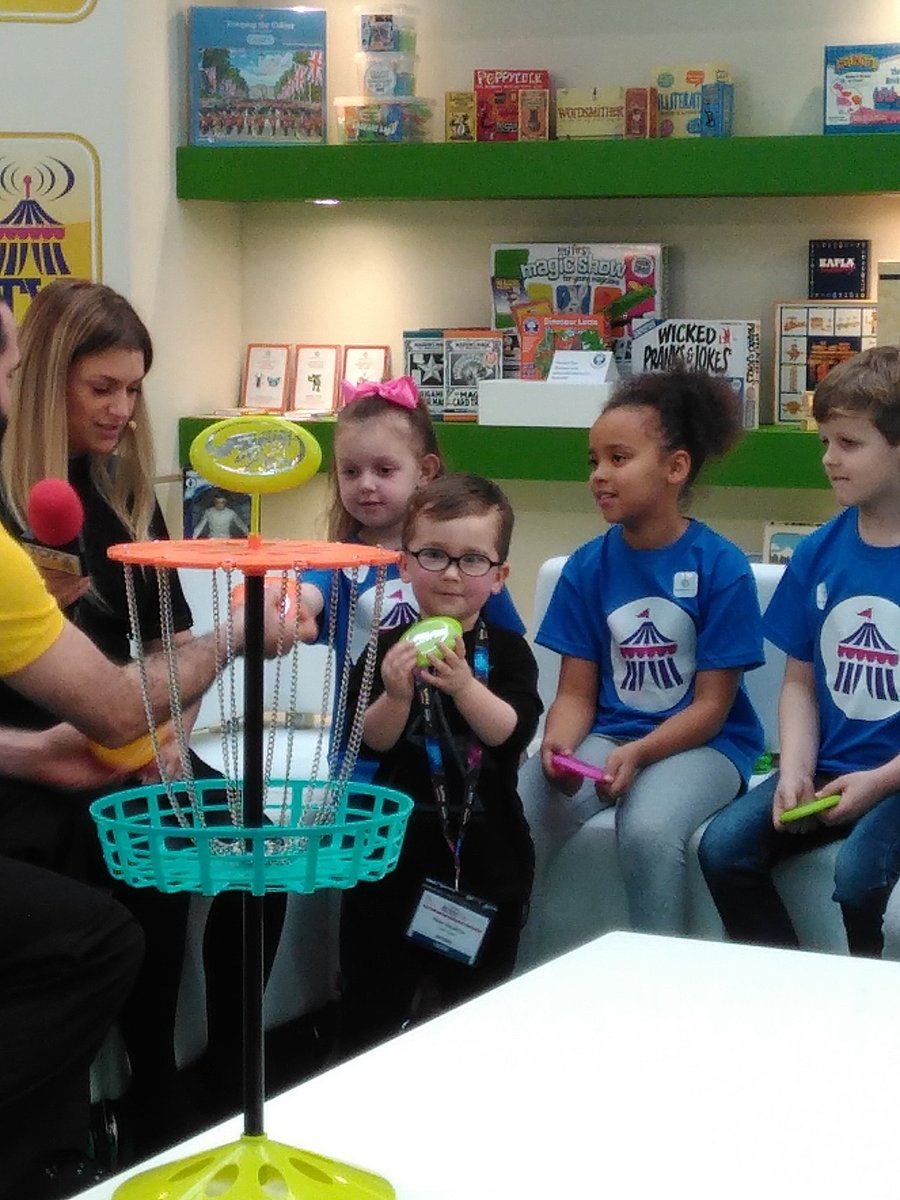 TKCSALES's tweet photo. Kids having loads of fun with the #MiniFrisbeeGolf at #ToyFairUK with TKC Sales! Stand E99 @toyfairuk https://t.co/yDloZRRtmS