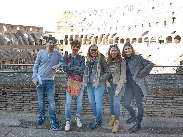 AHAcourses's tweet photo. Our fierce gladiators getting ready for a great course of art history!! ⚔️ #arthistory #artappreciation #colosseum #gladiators #romelife #roma #italytravel #italytrip #gapcourse #gapyear2018 #culturalactivity https://t.co/ZF0pUYZ334 https://t.co/Giq6HMhX4V