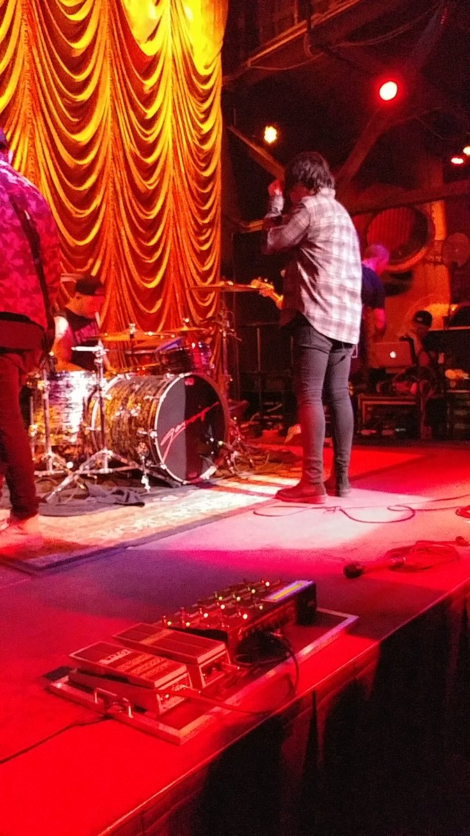 RJazzy2's tweet photo. Another great night and great show thanks to @SWStheband  Thanks for coming back to philly and making the up for the show we had to miss last time! #Gossip #Sleepingwithsirens #empiretoashes #war #music #life #Happiness https://t.co/6G6Yr4I2HM