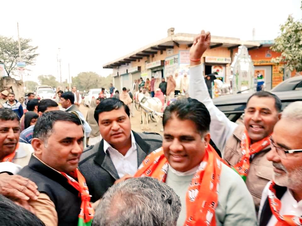 byadavbjp's tweet photo. अलवर उपचुनाव को लेकर आज यहां के गणडला, कायसा, डुमरौली और जखराना गांवों का दौरा किया। जब भी अलवर आना होता है तो यहां के लोगों का अपार स्नेह, समर्थन और सहयोग मिलता है। भाजपा सरकार की जन कल्याणकारी नीतियों को लेकर लोगों के साथ सार्थक संवाद हुआ। https://t.co/reTVtOpF1C