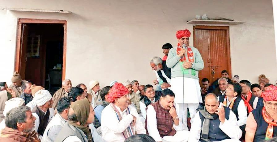 byadavbjp's tweet photo. अलवर उपचुनाव को लेकर आज यहां के गणडला, कायसा, डुमरौली और जखराना गांवों का दौरा किया। जब भी अलवर आना होता है तो यहां के लोगों का अपार स्नेह, समर्थन और सहयोग मिलता है। भाजपा सरकार की जन कल्याणकारी नीतियों को लेकर लोगों के साथ सार्थक संवाद हुआ। https://t.co/reTVtOpF1C