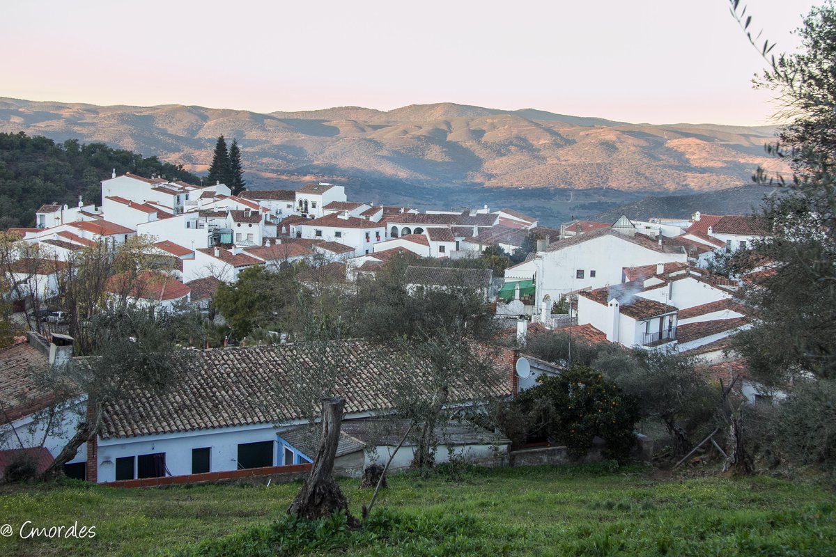 almanatura's tweet photo. Lugares comunes: La importancia de las relaciones sociales, la cultura local y el ocio como formas de cohesión y encuentro en las pequeñas comunidades rurales #almanatura #desarrollorural #relatorural https://t.co/32VhIjCX2o https://t.co/kI4B9W3xgS