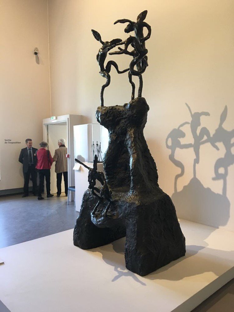 JBFinfo's tweet photo. Shown here last year @GrandPalaisRmn   #RodinCentenaryExhibition, Flanagan's 'Monument' (1996) will show @ArtGeneve  @GrobGallery from the 1st February till the 4th: https://t.co/hiXG6McrQI https://t.co/jOwwqBUwie