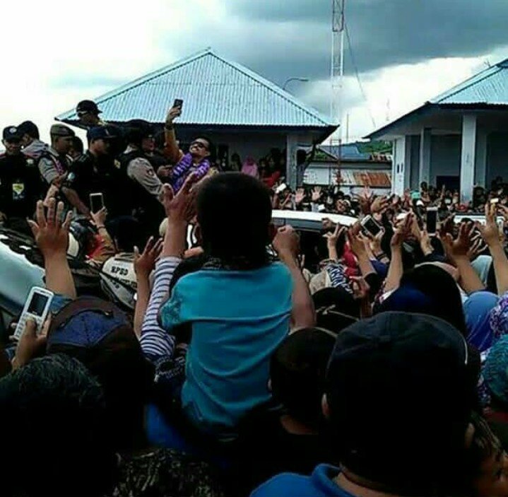 ratnarafli03's tweet photo. Begitu banyak orang yang mengagumi mu  @FildanDa41 
Subhanallah 😢😢

#FildanOffAirAtSalakan https://t.co/4GqyEyk5Dm