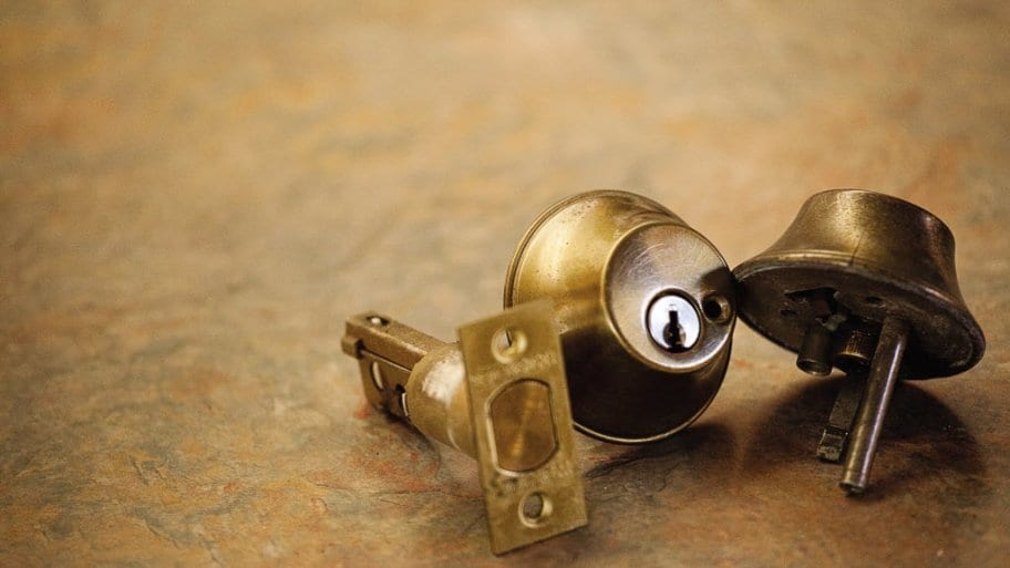 TuesdayClean's tweet image. A Guide To Hire The Right Locksmith dlvr.it/QCNZdg