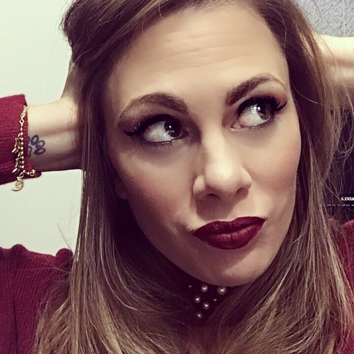 Stedra1's tweet photo. •••• a questa normalità preferisco la follia ••••
#liquidlipstick #colourpopcosmetics #avenue •
•
•  #steflyrecensioni #beautyblogger #wanderlust  #igersitalia #seetoshare #igersblogger  #followme #igersoftheday #photooftheday #igers #webstagram  @ColourPopCo https://t.co/nHiU7PljbZ