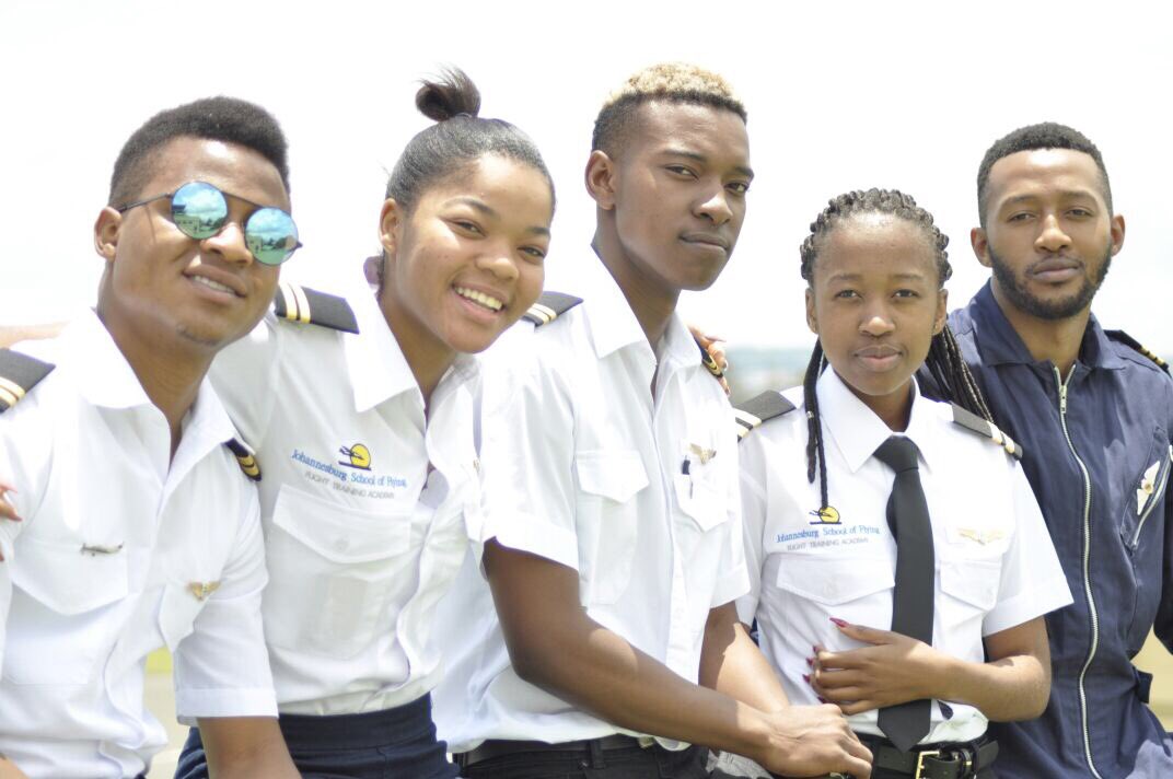 AfricanAviators's tweet photo. If your looking for motivational speakers,aviators for careers day at ur primary/high school &amp; organization The #YoungAfricanAviators are now taking FREE bookings.Please drop us an email africanaviators@gmail.com We looking to inspire &amp; educate the youth on the aviation industry https://t.co/m9HLeo0kqF