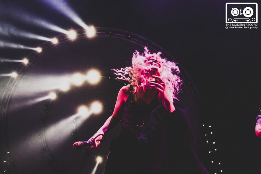 paramoremusicom's tweet photo. NEW PHOTOS of @Paramore from the final show of #TourThree. Taken in Glasgow by Calum Buchan.
More: https://t.co/nCVfk7vqy3 https://t.co/rXQtZLGh1v
