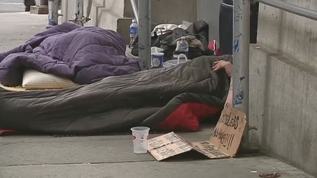 NY1's tweet photo. Coming up at 6:30: Volunteers went block by block overnight trying to count each and every person who's living on the city's streets. @LindsayTuchman followed along for the annual #HOPECount. #MorningsOn1 https://t.co/35DZFB5pfJ