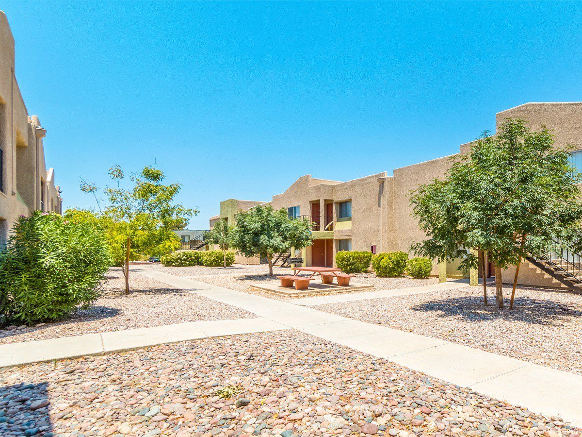 MHNonline's tweet photo. #Tucson Asset Trades for $12M: https://t.co/LI6vXYuACo

#Deals @ABIMultifamily #Phoenix https://t.co/7tFE4I3qUs