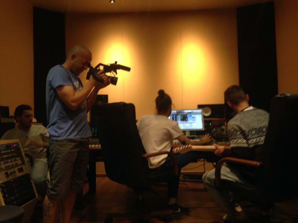 CRESONE's tweet photo. "Try" making of en camino. https://t.co/3rpzc6ZzEi https://t.co/kRFcnQ9Gpu