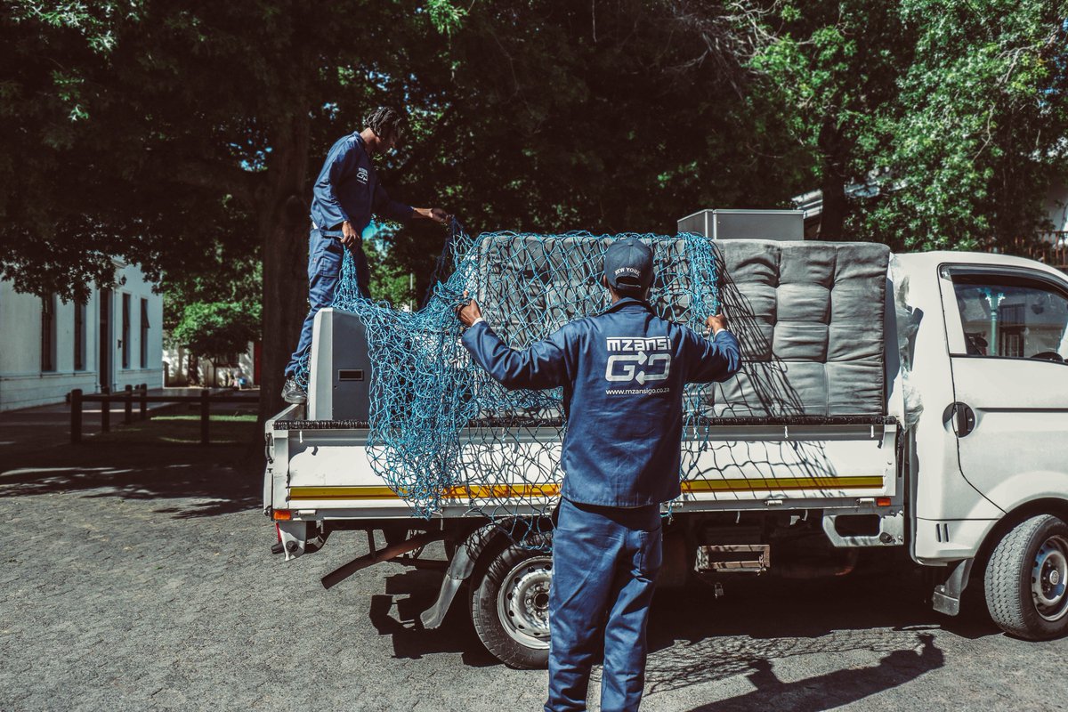 Why using professionals to move is always better than friends...
Live on our blog now! Click the link down below to read why MzansiGo is your best option 💪
goo.gl/8tcSt5
#theuberformoving #theartofmoving #fasteasyreliable #effortlessmoving