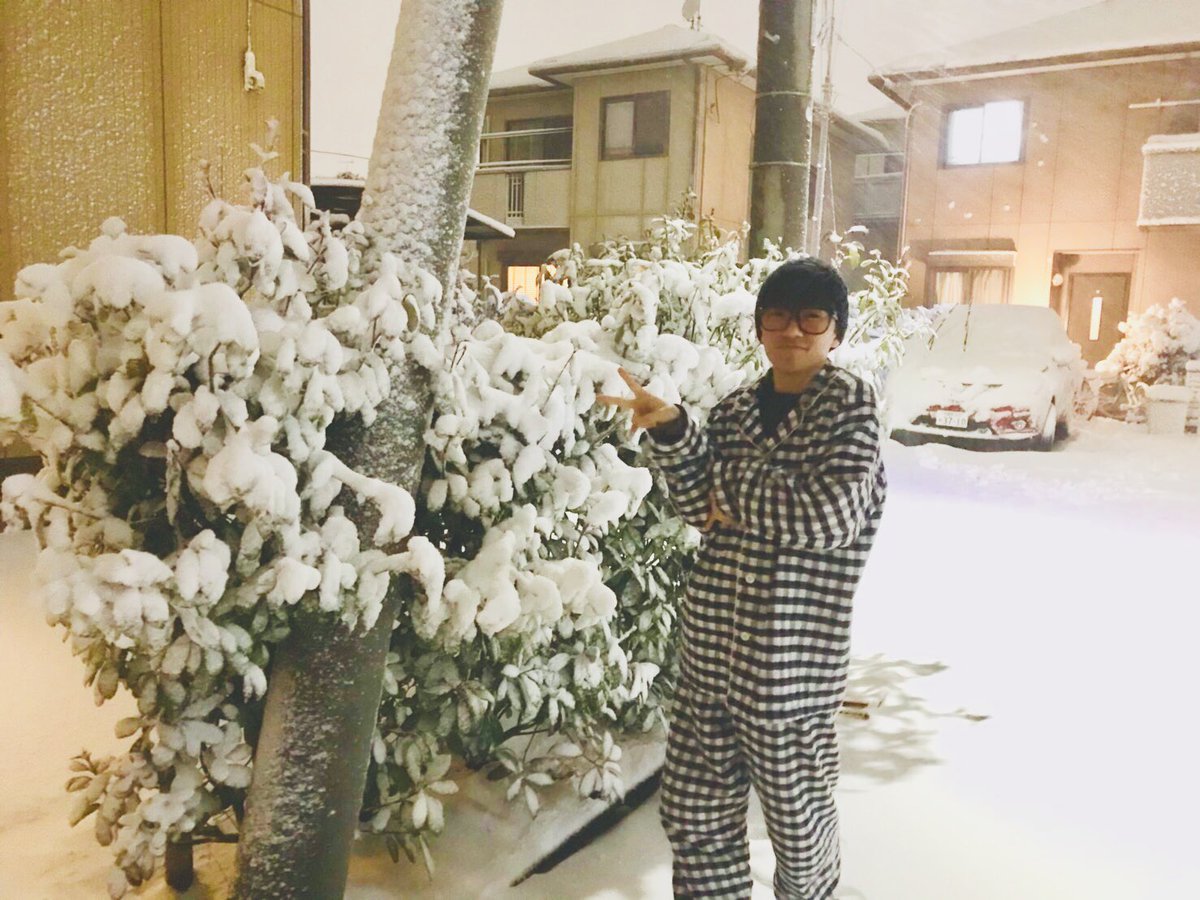 monmon_choa's tweet photo. 雪って何でこんな心がざわつくんだろうw
まぁ昨日の話だけどw
昨日と今日で世界が全然変わってる。
なんかすっげー https://t.co/cFG5INoZo0