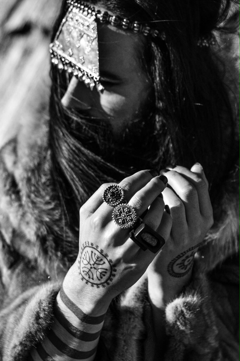 cizerouno's tweet photo. Every folk which has lived on the Balkans inspires me, Muslims and Sephardies, orthodox Christians and Turks, everything shaped me and I find my identity in everything
🔜Božo Vrećo @TeatroMiela thursday 25 Jan @ 22
#varcarelafrontiera
#TSFF29 https://t.co/AtCa4GkgNh