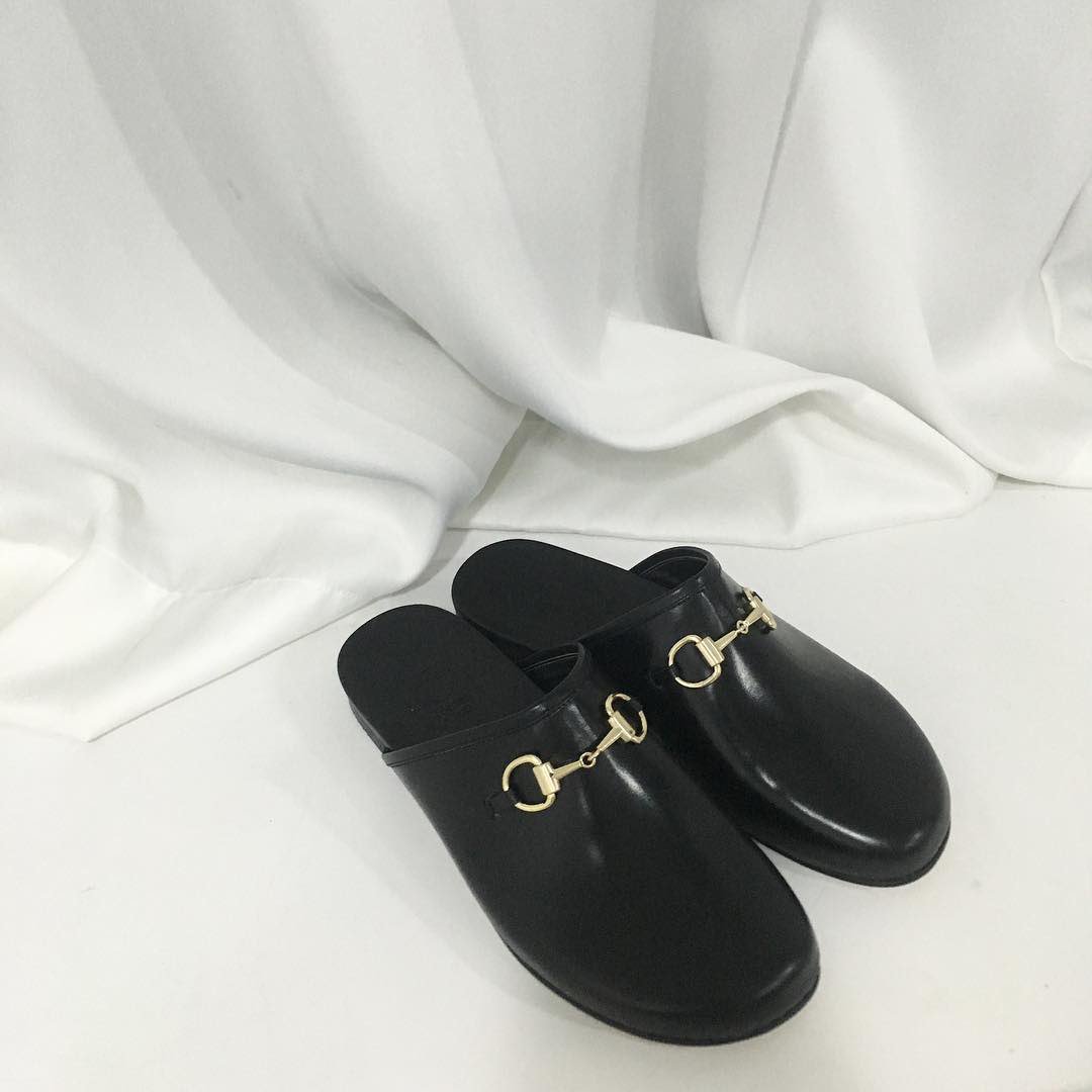 HAUSOFHERCULES's tweet photo. 11:45 a.m.  🌤🍃🌤.

From Us To You.

Basics // Necessities // Elements.

Women | Men.

⬛️: 

Calf Leather + buckles + Horsebit Detail ( Rhodium ).

💐. https://t.co/LggKdCEfJV
