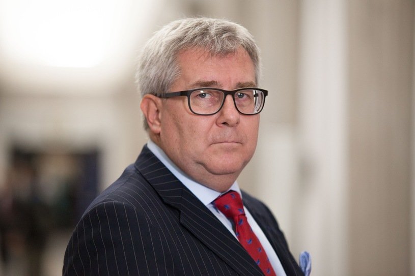 PiotrowskaDiana's tweet photo. Jak mówi @r_czarnecki dla @RadioMaryja od kwestii ideologicznych ważniejsza jest dziś walka z afrykańskim pomorem świń. Tutaj polskie myślistwo także odgrywa swoją rolę #PrawoŁowieckie #myśliwi #PiS https://t.co/xNWV2XUplJ