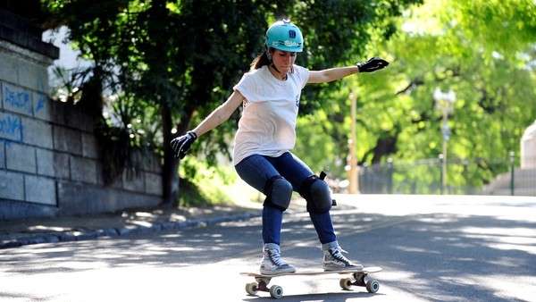 clarinfamilias's tweet image. ¿La "fórmula" de la felicidad viaja en patineta? clar.in/2E0oRgN