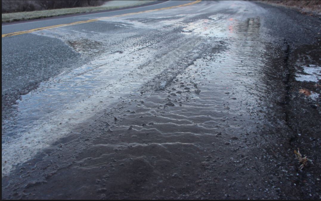 OPP_GTATraffic's tweet photo. Conditions are right for black ice. Please remember to adjust your driving for inclement weather conditions #DriveSafe ^ag https://t.co/F4ptQfKePB
