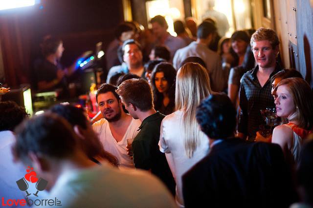 LoveBorrelnl's tweet photo. Zaterdag 10 februari gaan we weer gezellig borrelen met leuke singles in Amsterdam. Kom jij ook? https://t.co/YRxUIHbC8l