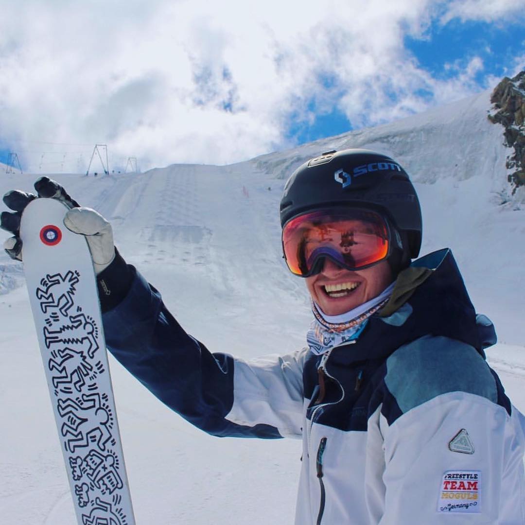 hellobragi's tweet photo. Internal Music Player, PerfectFit and Waterproofness - #TheDashPro is perfect for skiing and snowboarding ⛷🏂
Do like professional skier Julius Garbe, and try it on the slopes! 🎶 https://t.co/OlD2rYXNUQ