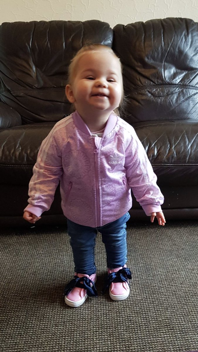 sargered23's tweet photo. My little princess Lola off out in her new trainers daddy brought her! ❤️❤️❤️ https://t.co/nsDPRkVNqZ