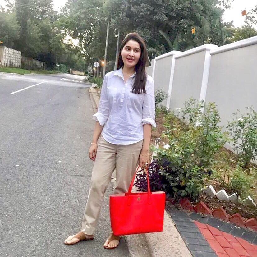 DollDaddys's tweet photo. Keeping it casual yet STYLISH💯❤️😍💕🤩
@IamShaistaLodhi VACATIONS🤗💃
Susral🌹 https://t.co/CAFyERaKSx