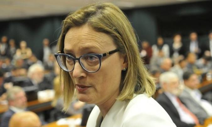 blogteleguiado's tweet image. Maria do Rosário faz piada com alerta de tsunami para promover movimento pró-Lula dlvr.it/QCP6xj