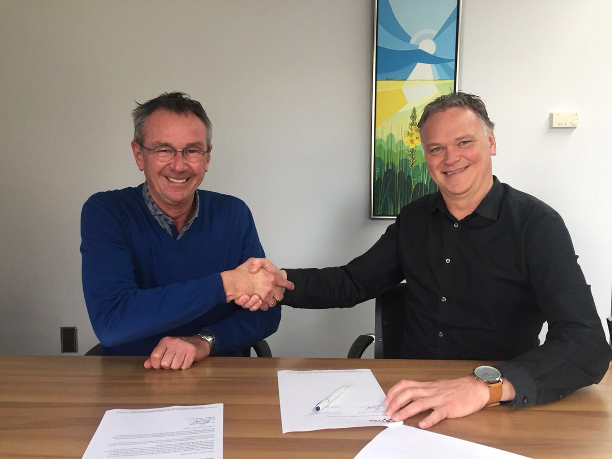 Zojuist het sponsorcontract van <a href="/vvLyra/">vvLyra</a> ondertekend. De komende 3 jaar zijn we weer hoofdsponsor van de VV Lyra-selectie. Zet 'm op mannen! Vol vertrouwen weer naar de 2e klasse!