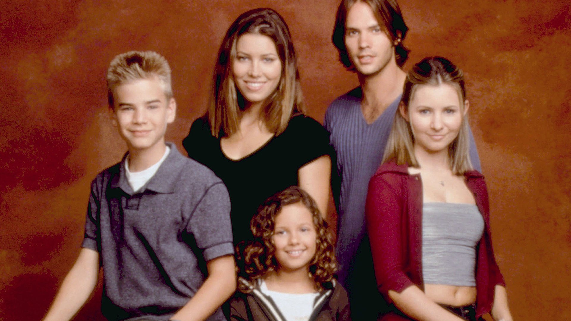 Jessica Biel wishes \7th Heaven\ sister Beverley Mitchell a happy birthday - see the pic  