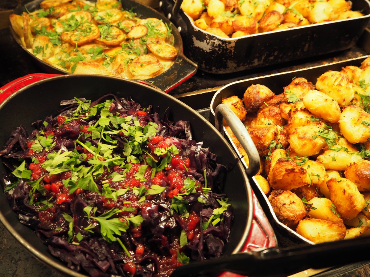 tobycarvery's tweet photo. If you're reading this, you need a roast https://t.co/PkinCJJTQH