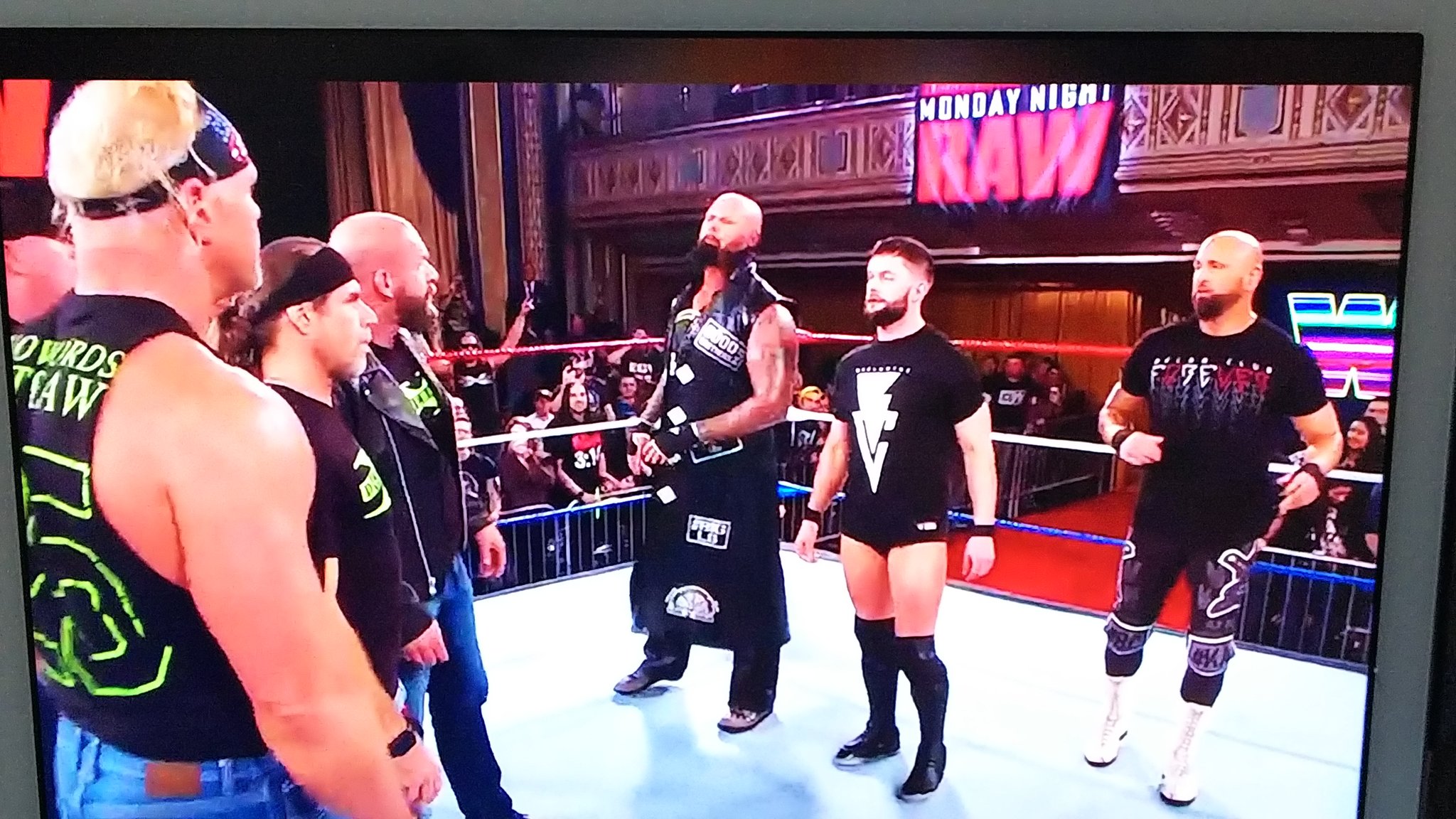 ヒロヤン V Twitter 今wweのｒａｗ25周年見てるけど Hhhとhbkのdxと フィンベイラー デヴィッド カールアンダーソン ギャローズのバロールクラブ 元 バレッドクラブ の絡みはヤバイす 昔からdx見てたので Wwe Raw25 Dx Balorclub T