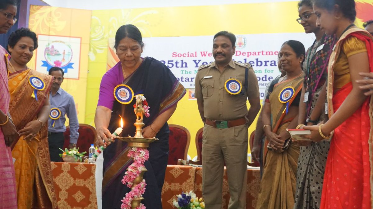karuppusamyREAD's tweet photo. #READ association with Goverment, Erode rotary club and vellalar college for End violence against women in work place 

Women commission has 25 years celebration we had rally and seminar https://t.co/t2zcPhNI8t