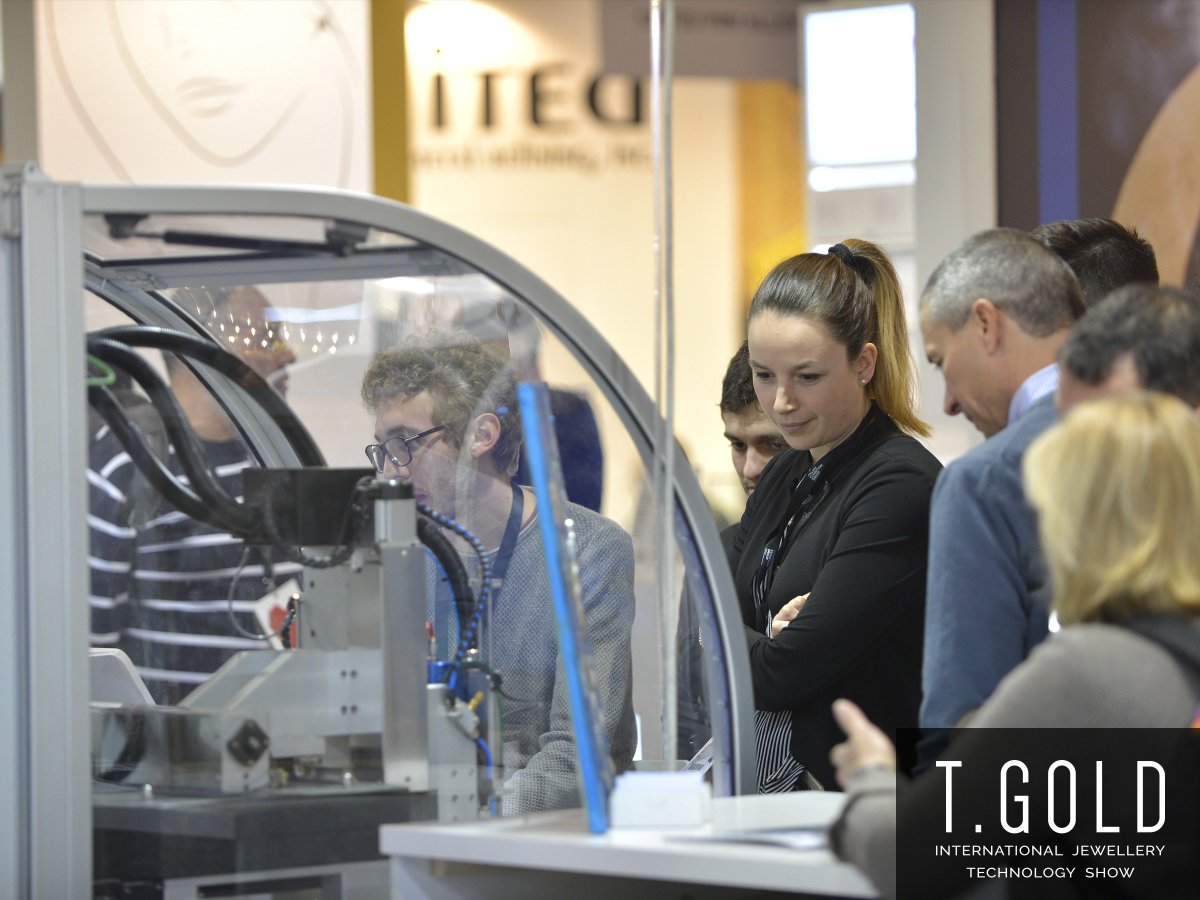 xVicenzaOro's tweet photo. https://t.co/r8uRqH8vdI acknowledges the growth of the 3D sector in jewellery technology, as confirmed by the themes and the topics explored by our exhibitors in Hall 9.
#vicenzaoro #VO2018 #weareVO2018 #TheJewelleryBoutiqueShow https://t.co/d57H1uBgWX