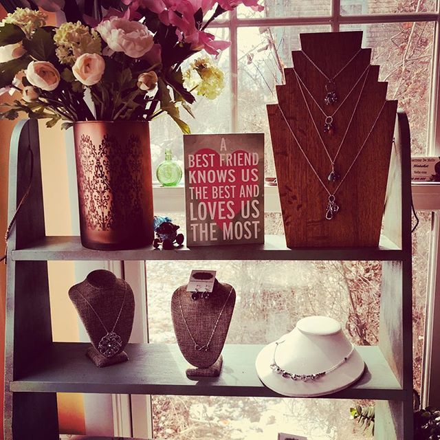 janinedesign's tweet image. My display is shaping up nicely. Thinking ahead to spring during these drab days. @alyma10 love those sign;) #bohemianfashion #springdisplay #springteaser #jewelrydisplay #jewelrydisplay ift.tt/2G9w66O