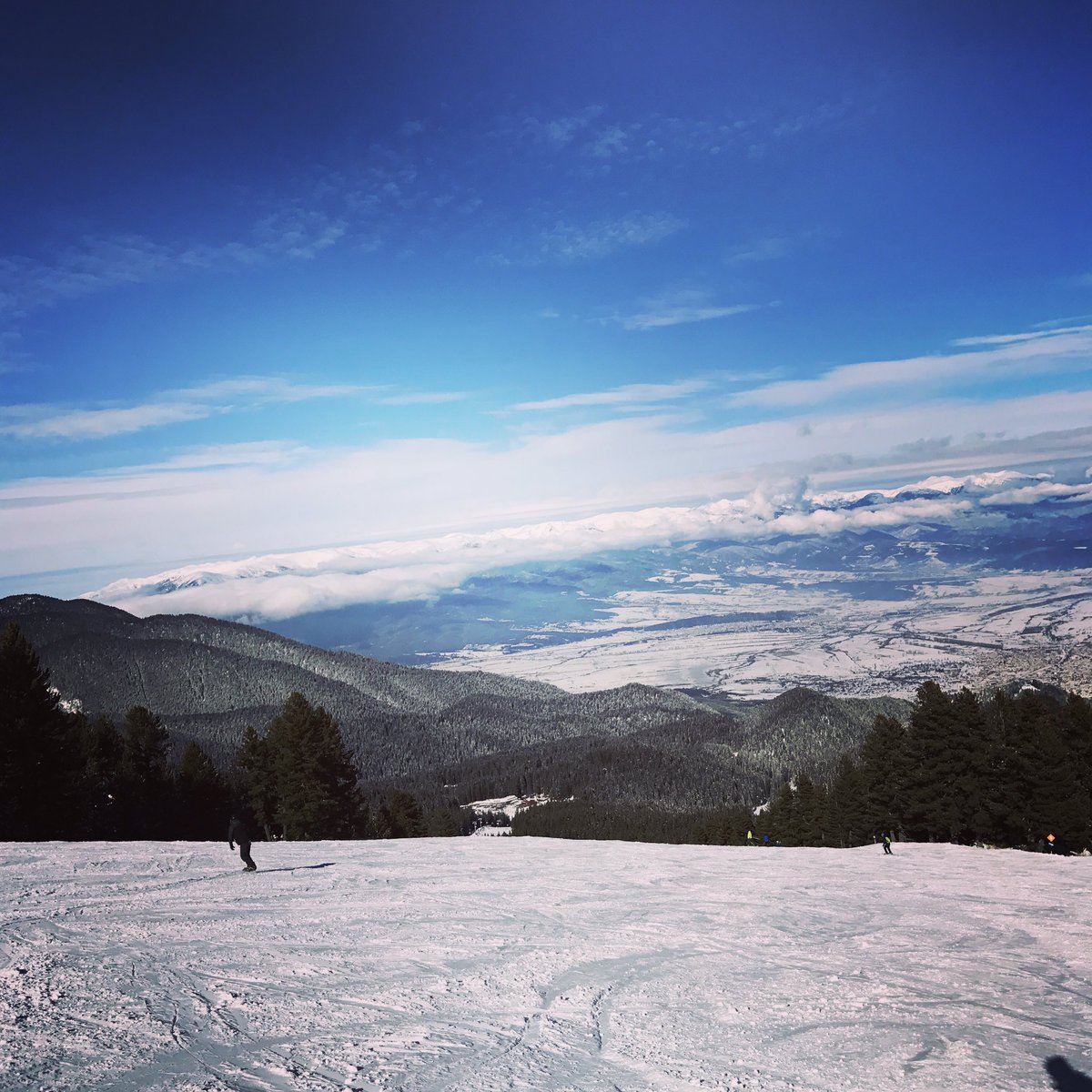 arronfishwick's tweet photo. Happy Tuesday !! #bansko #Skiingviews https://t.co/issP1Nk8PN