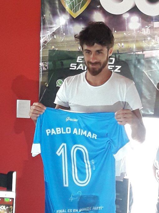 SC_ESPN's tweet photo. Pablo Aimar encontró consuelo para su locura en Estudiantes de Río Cuarto: con una frase de La Renga en su camiseta, el Payaso le dice adiós al fútbol en el club del que surgió. https://t.co/F0Yg1jlA2m