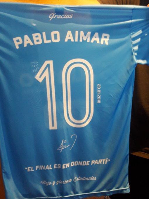 SC_ESPN's tweet photo. Pablo Aimar encontró consuelo para su locura en Estudiantes de Río Cuarto: con una frase de La Renga en su camiseta, el Payaso le dice adiós al fútbol en el club del que surgió. https://t.co/F0Yg1jlA2m