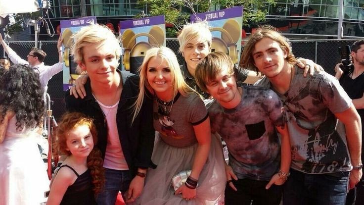 FrancescaC_JP's tweet photo. ただいま来日中🇯🇵R5との6ショット📷✨✨ https://t.co/QFJuUF89VY