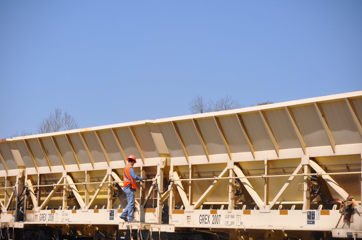 Loram_Tech's tweet photo. We are currently accepting applications for 4 different #OperatingTechnician roles. Apply: https://t.co/F5mGqEB2Ym #hiring #TXjobs #TXcareers https://t.co/rPMCNw9eGP