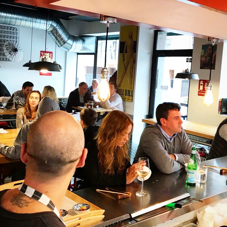 derzubar's tweet photo. ¿En barra ó en mesa? ¿Dónde te apetece comer hoy? #atthebar #attherestaurant #choose #botharegreat #ventepaaca #elige #reserva #elige #ñamñam #nonstop #sietedias #abiertos #cool #kungfood https://t.co/cV1IlZD3hn