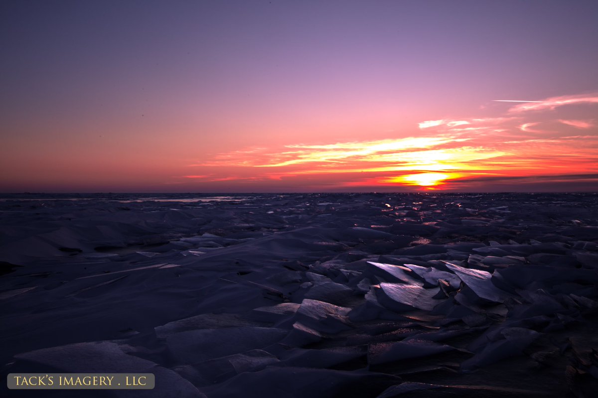 Tacks_Imagery's tweet photo. In the shadows #wisconsinphotographer #sunset #lowlightphotography #photooftheday #photography #photographyislifee #lightcaptured #visualsoflife #fireinthesky #seetheworld #greatoutdoors #wisconsin #follow #tacksimagery #imagination #canonphotography #canon #5dmarkii#adventurist https://t.co/09qllgHIuX