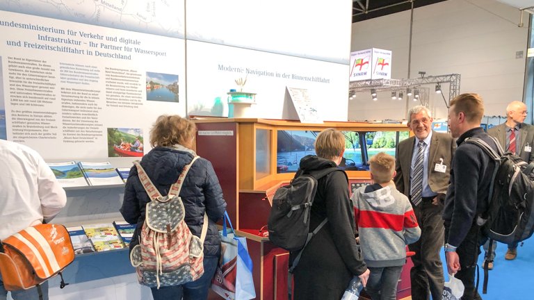 BMV's tweet image. Das #BMVI begrüßt Sie noch bis kommenden Sonntag auf der #Boot2018 in Halle 14 Stand Nummer A52. Kommen Sie vorbei! #bootduesseldorf